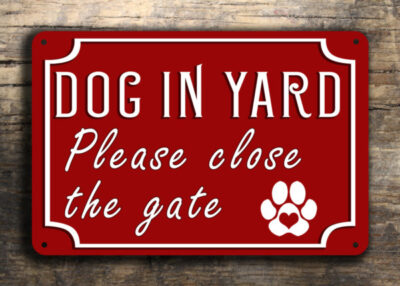 GATE SIGN Dog Sign Gate sign-Classic style Aluminum Composite Metal Dog in Yard Please Close the gate sign Outdoor Weatherproof Gate Sign